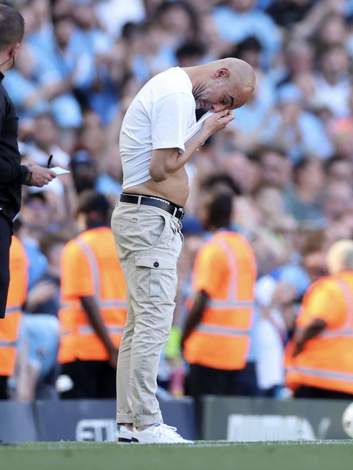 🥺 Pep Guardiola, in tears after Bernardo left the pitch..