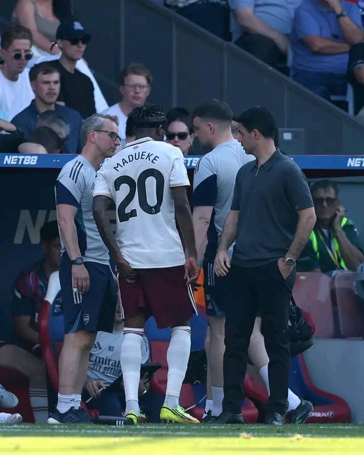 ๐จ ๐๐๐๐๐: Noni Madueke was brought off in the 83rd minute clutching his left leg after scoring again...