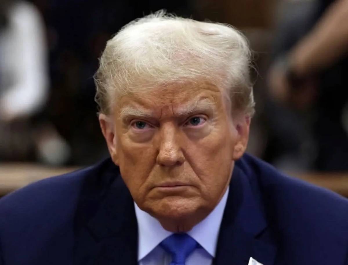 JUST IN: πΊπΈπ»πͺ President Trump privately told associates Venezuela could become the 51st state.