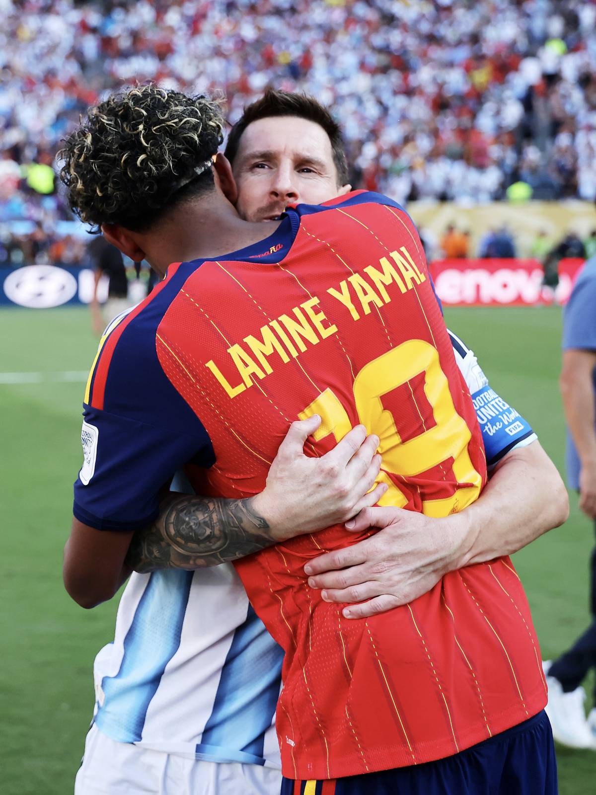 🫂❤️🩹 Lamine Yamal went to hug Leo Messi right after the game. Beautiful moment. ✨