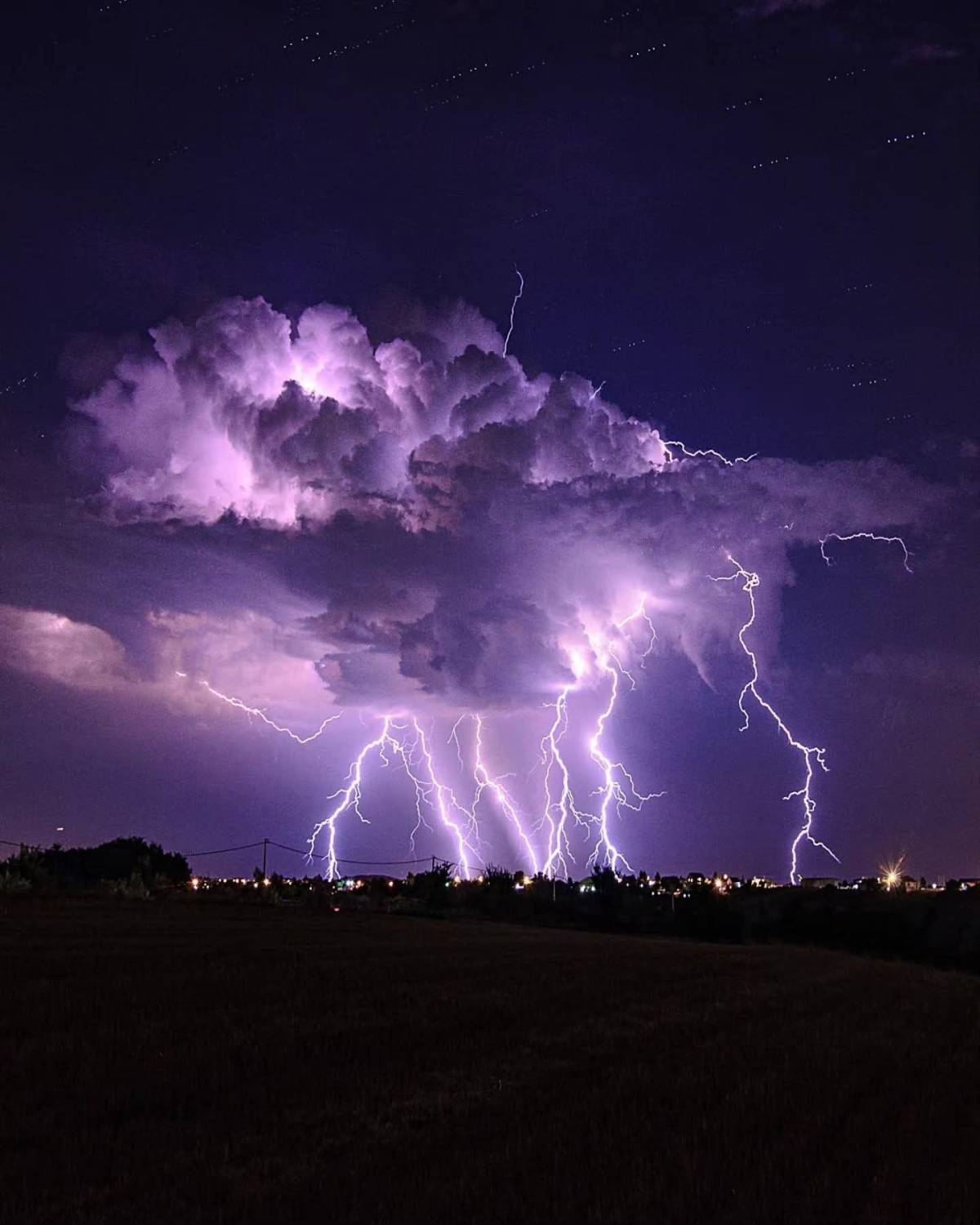 ⚡🌩️ This storm cloud delivered an unforgettable light show the other night just south of Belgrade....