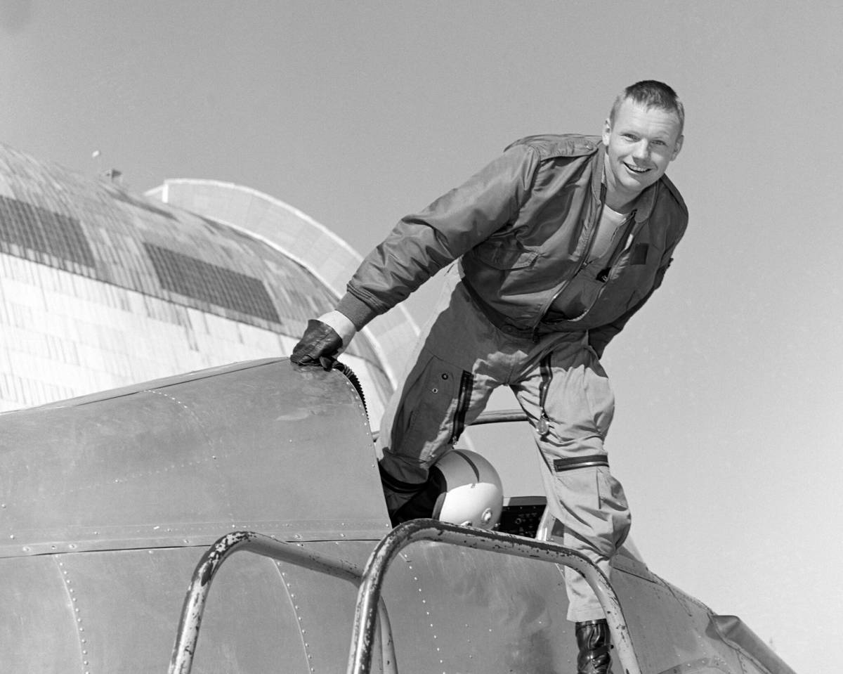 Today we remember Neil Armstrong, the first astronaut to walk on the Moon, on his birthday! ๐
Did...