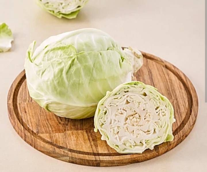 🥬 CABBAGE: The Most Underrated Superfood on Your Plate (And in Your Gas Tank!) 🥬
You walk past it...
