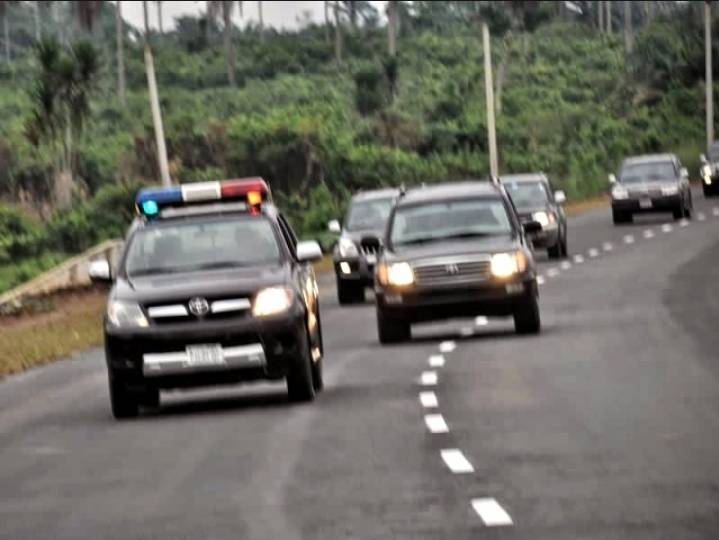 ๐ WHEN THE SIREN BECOMES A STATUS SYMBOL, NOT A LIFE-SAVER ๐จ
Nigerians, let's talk about somethin...