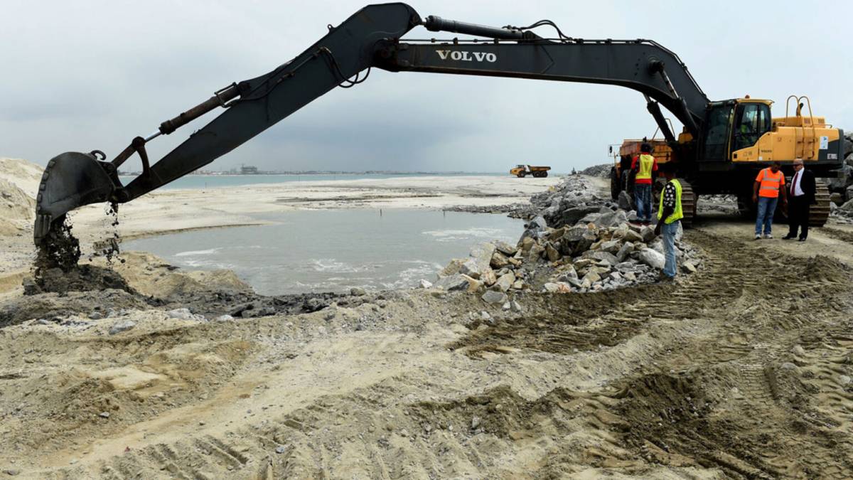 ๐จ Lagos is drowning. And we need to talk about WHY.
The floods aren't just "rainy season." They're...