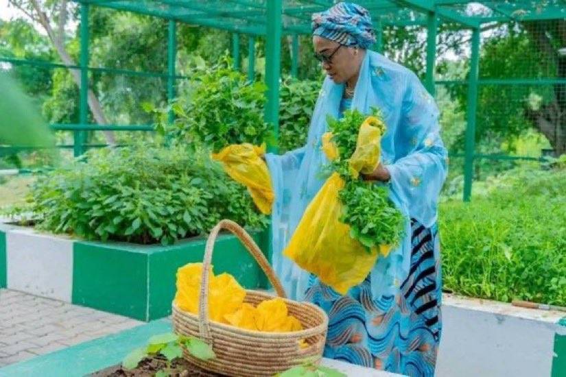 Remi tinubu encouraged Nigerians to farm... The same farm herds men are killing farmers...
No body...