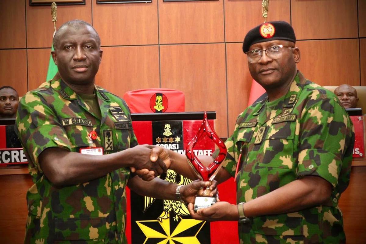 The Nigerian 🇳🇬 Army has been named Africa’s best in counter-t€rrorism operations
Me:
At least the...