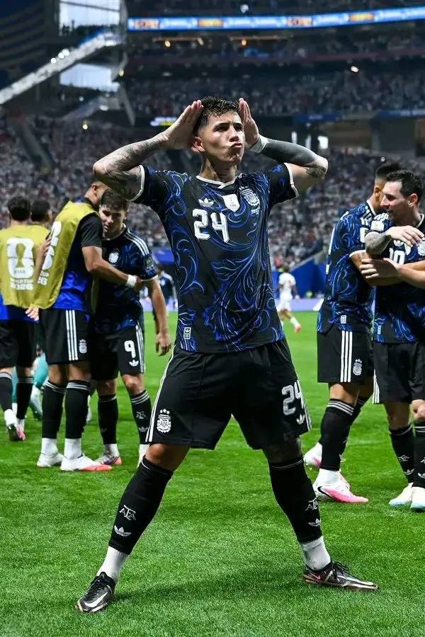Where are the Chelsea fans wetin we de talk about Enzo now
