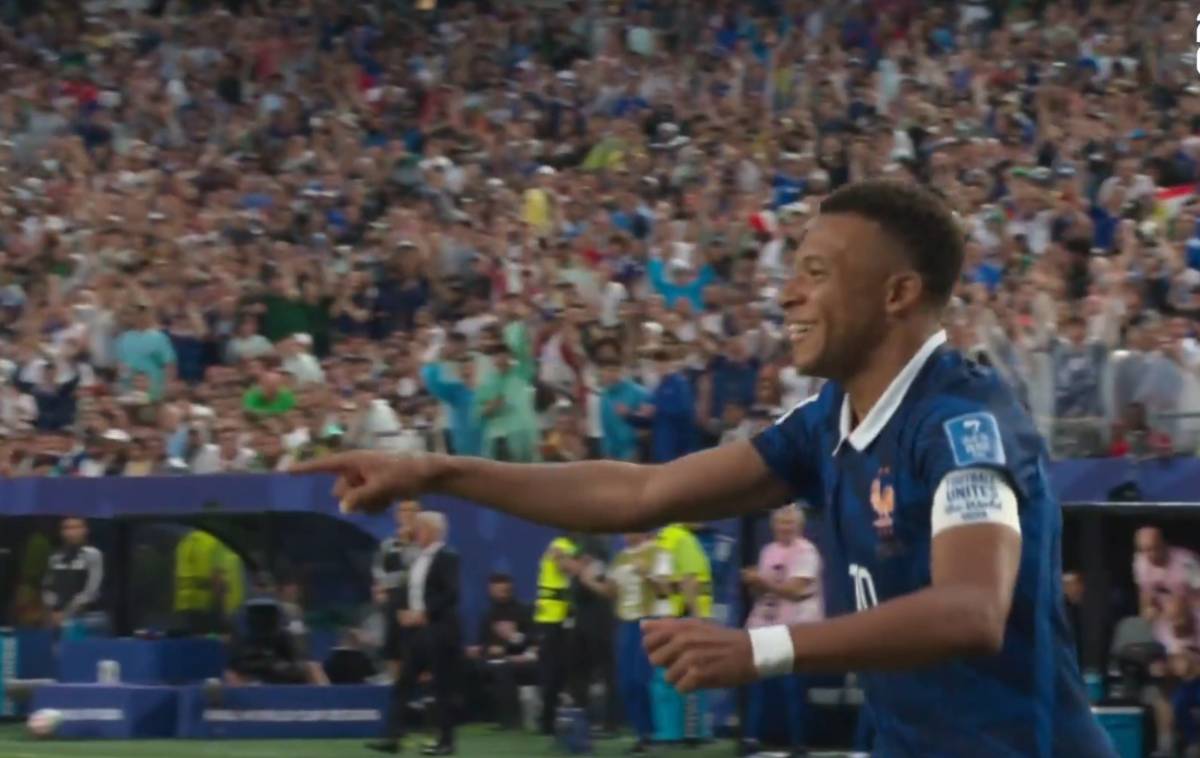 Kylian Mbappé is now the 2nd player with the most goals in the World Cup history, with 16, He equals...