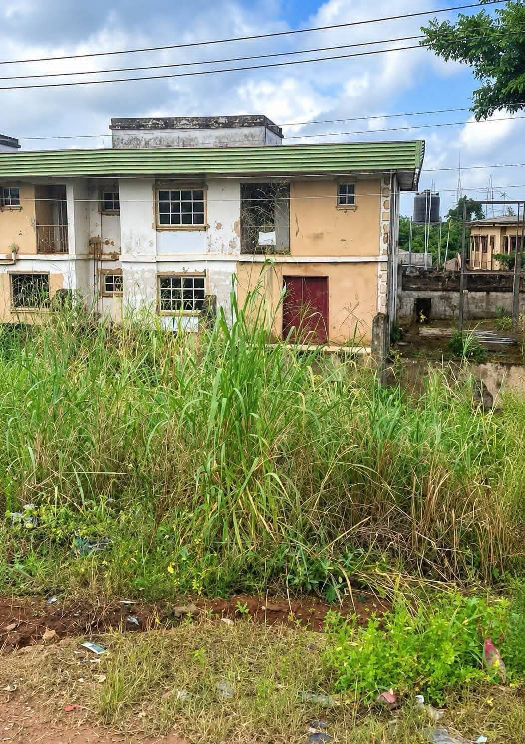 Have you heard about this mysterious house house around Onikolobo along ojere road,Abẹ́òkúta ?
Some...