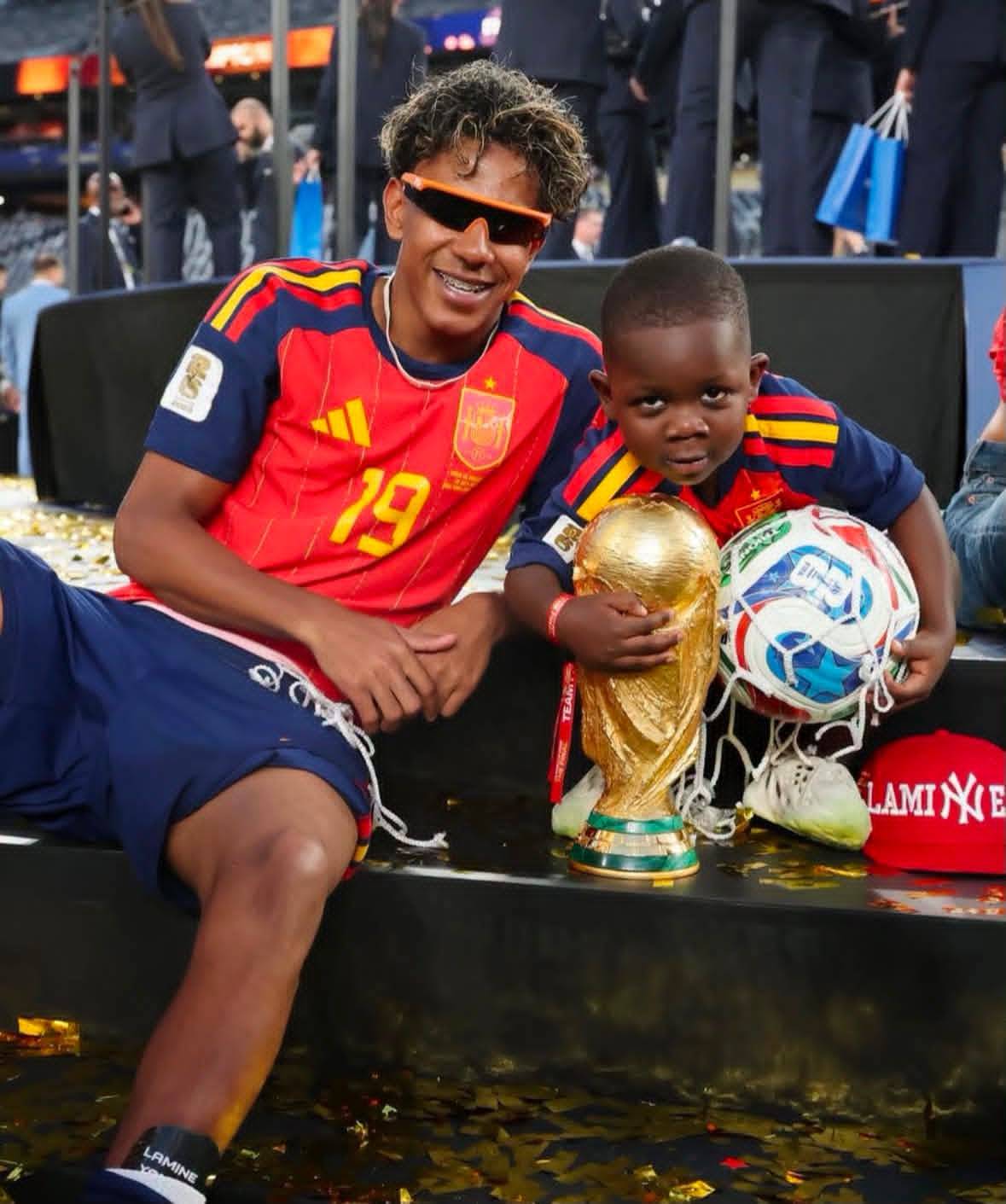 Adorable photo of Lamine Yamal and his little brother posing with the World Cup trophy.