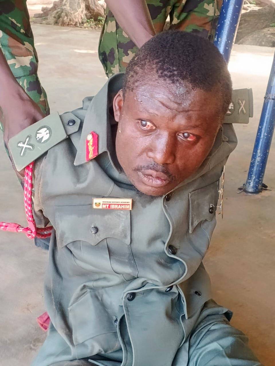 BOOOOOOOM π₯ π₯ π₯ π₯ π₯
A fake Major General posing as Major General MT Ibrahim (Rtd) has been ar...