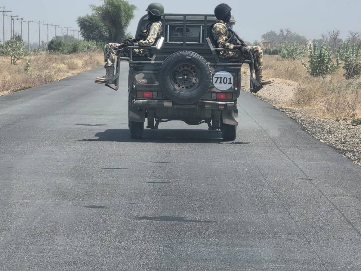 🇳🇬🪖Troops Arrest Two Suspected Kidnappers, Recover AK‑47 in Borno
Troops of Operation Hadin Kai h...