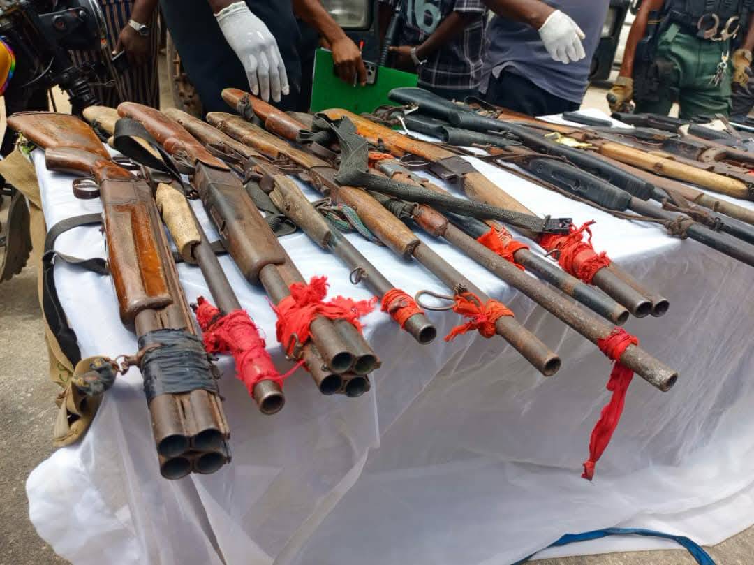 BREAKING NEWS: ๐ณ๐ฌ๐ฎโโ๏ธ Police Arrest Four as Lagos Truck Bound for SouthโEast Is Intercepted with Mi...