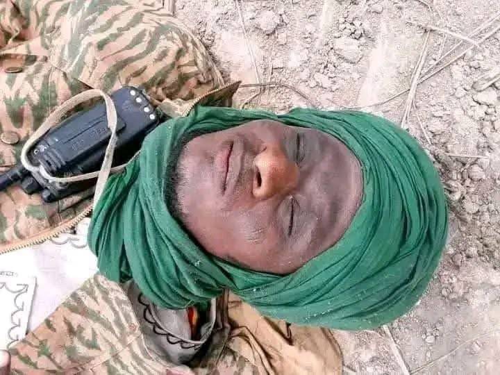 BOOOOOOOOM 🔥 🔥 🔥 🔥 🔥
🇳🇬🪖Troops Neutralise Lakurawa T£rr0r!sts in Kebbi State. In a swift joi...