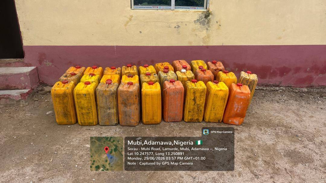 🇳🇬🪖TROOPS INTERCEPT 675 LITRES OF SMUGGLED FUEL SUSPECTED FOR T£RR∅R!STS IN ADAMAWA
Troops of Oper...
