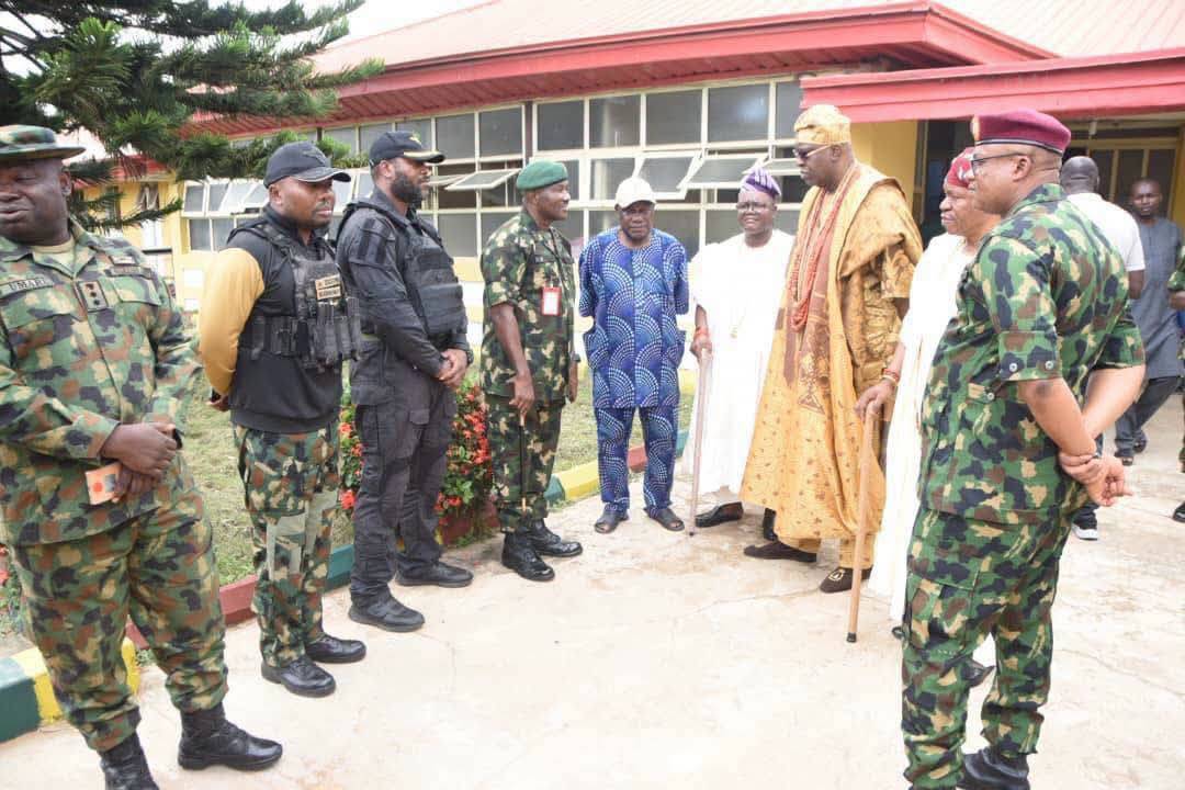 PHOTO NEWS: Soun of Ogbomoso Visits Rescued Oriire School Children & Teachers.
The Soun of Ogbomoso...