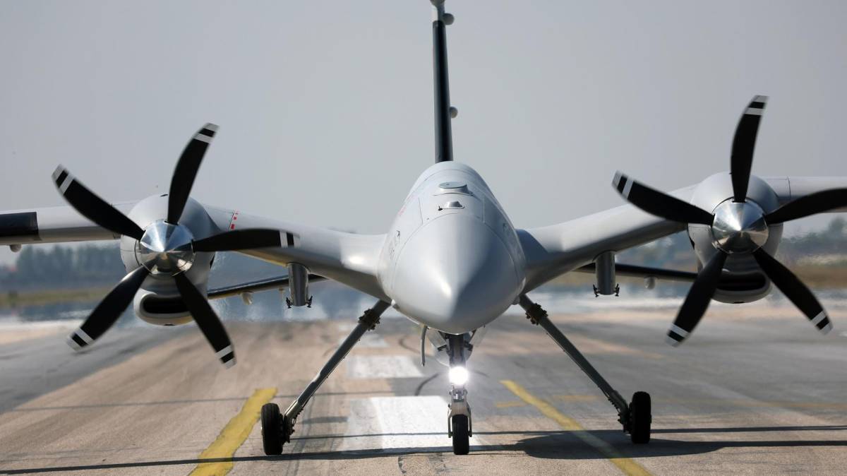 🇳🇬🔥Nigeria Joins West African Nations Operating Bayraktar Akinci Drone from Turkey
Nigeria has tak...