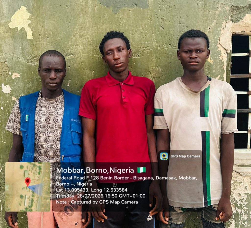 🔥🔥🔥THE HEAT IS ON🔥🔥🔥
Three suspected BOKOHARAM/ISWAP t£rr0r!sts surrendered to troops in Dama...