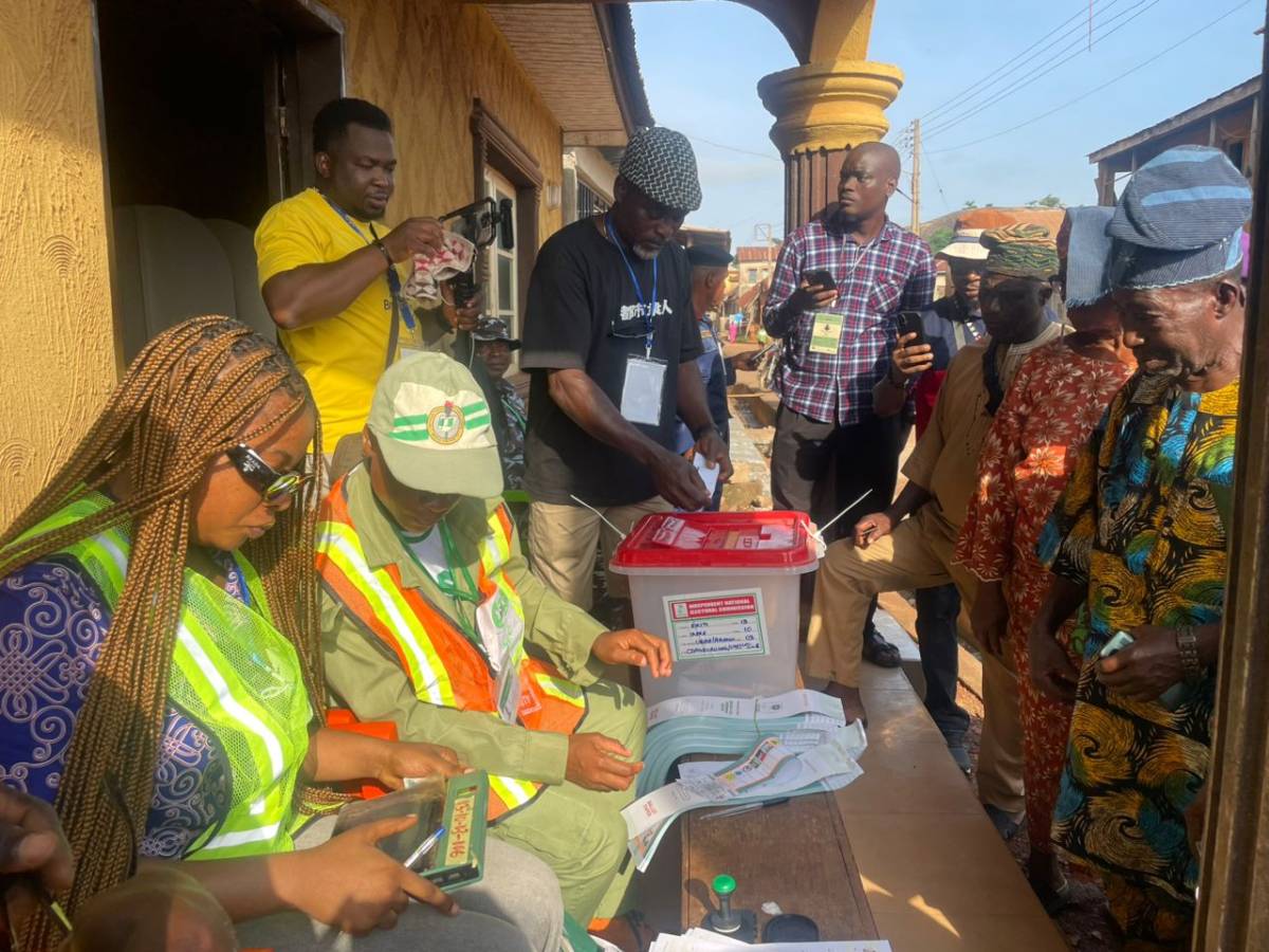 ๐๐๐๐๐๐; Voting commenced at Wole Oluyede Polling Unit 3, Ward 006, Osagburu Hall, Ikere Local Govern...