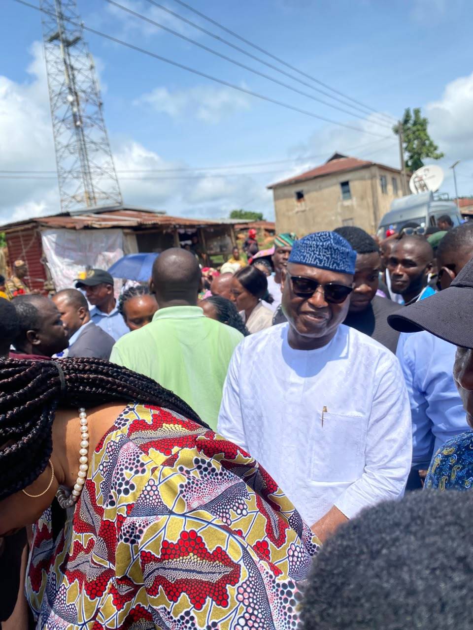 ๐๐๐๐๐๐: Governor Biodun Oyebanji and his wife arrive at his polling unit to cast their votes
Credit...