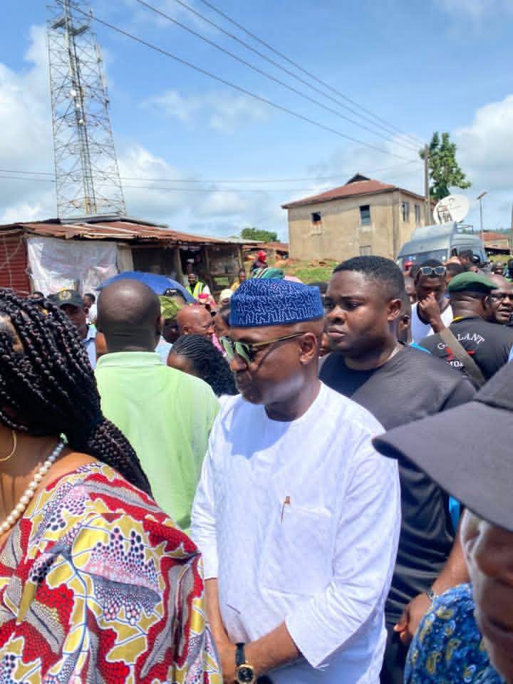 ๐๐๐๐๐๐: Governor Biodun Oyebanji and his wife arrive at his polling unit to cast their votes
Credit...