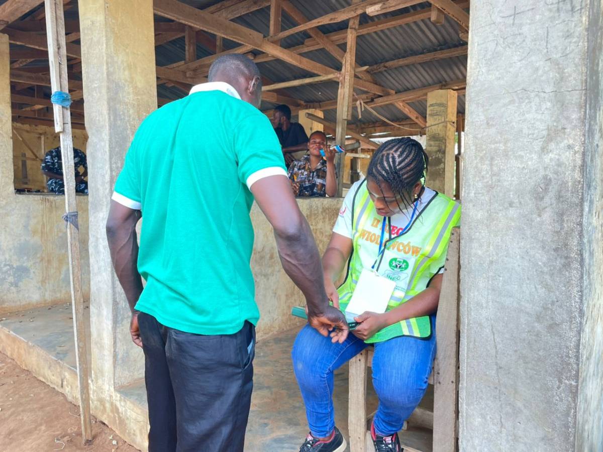 ๐๐๐๐๐๐: Voters at PU 5, Ward 5, at St Andrews, Open market stall, Ogbese, LGA: Ise-Orun, Erinwa II,...