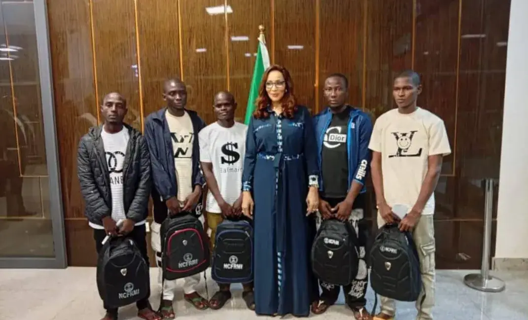 𝗙𝗶𝘃𝗲 𝗡𝗶𝗴𝗲𝗿𝗶𝗮𝗻𝘀 𝗿𝗲𝘀𝗰𝘂𝗲𝗱 𝗳𝗿𝗼𝗺 𝗖ô𝘁𝗲 𝗱'𝗜𝘃𝗼𝗶𝗿𝗲 𝗽𝗿𝗶𝘀𝗼𝗻 𝗮𝗿𝗿𝗶𝘃𝗲 𝗔𝗯𝘂𝗷𝗮
𝗥𝗲𝗮𝗱 𝗠𝗼𝗿𝗲: https://punchng.com/five-n...