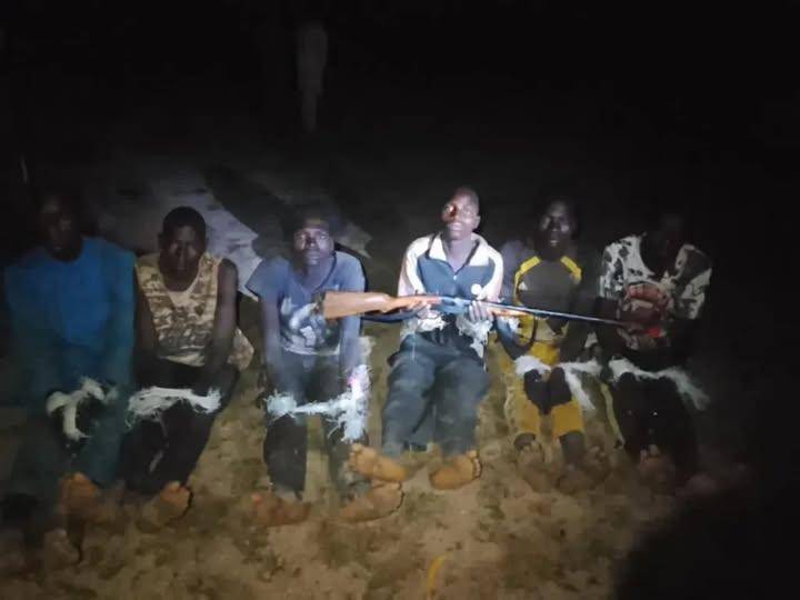 ๐ง๐ฒ๐ฟ๐ฟ๐ผ๐ฟ๐ถ๐๐ ๐๐๐ฟ๐ฟ๐ฒ๐ป๐ฑ๐ฒ๐ฟ๐ ๐ถ๐ป ๐๐ผ๐ฟ๐ป๐ผ ๐ฎ๐ ๐๐ผ๐น๐ฑ๐ถ๐ฒ๐ฟ๐ ๐ฎ๐ฟ๐ฟ๐ฒ๐๐ ๐๐ถ๐
๐ธ๐ถ๐ฑ๐ป๐ฎ๐ฝ๐ฝ๐ฒ๐ฟ๐ ๐ถ๐ป ๐๐ฑ๐ฎ๐บ๐ฎ๐๐ฎ
๐ฅ๐ฒ๐ฎ๐ฑ ๐ ๐ผ๐ฟ๐ฒ: https://punch...