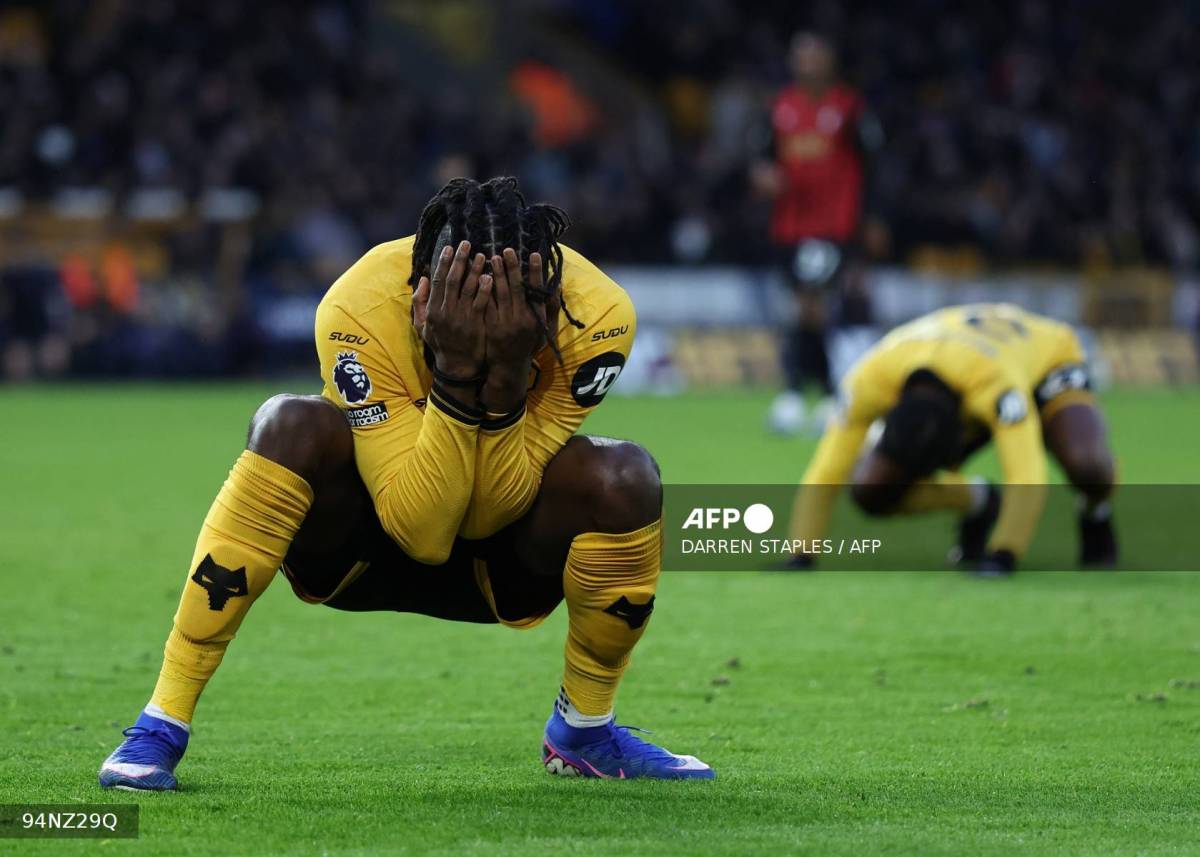 ‘I wanted to fulfil my responsibilities’ — Arokodare speaks after protesting at Wolves’ training gro...