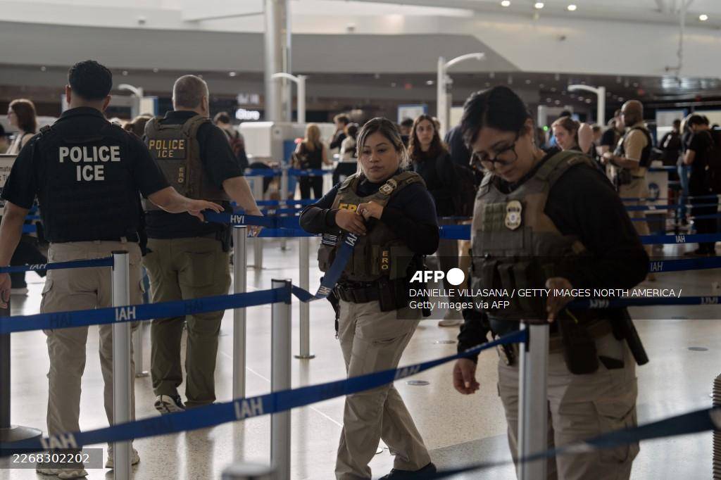 ICE begins arresting foreigners with expired visas at US airports
US Immigration and Customs Enfor...