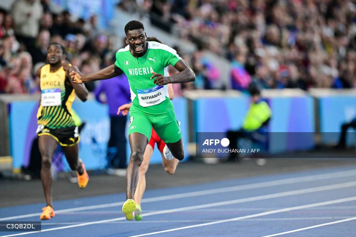 CWG: Ezekiel Nathaniel wins Nigeria's first-ever gold in men's 400m hurdles
Ezekiel Nathaniel beco...