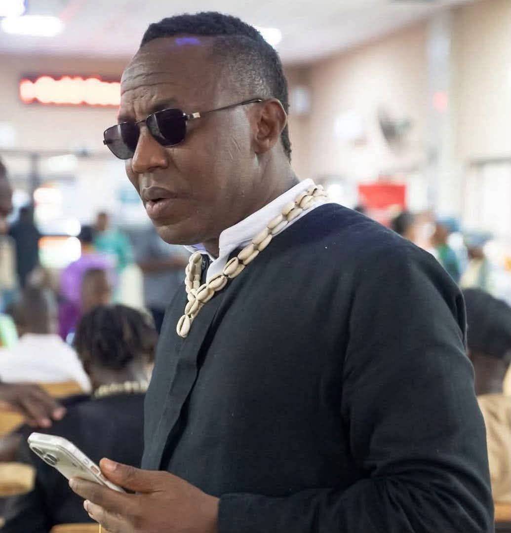 Why I Support Omoyele Sowore

I admire Omoyele Sowore for consistently standing against corruption a...