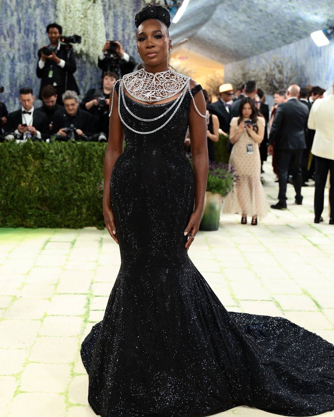 #Tennis superstars Venus Williams, Serena Williams and Naomi Osaka at the #MetGala 2026.
๐ Venus...