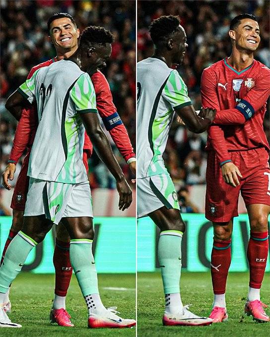 All smiles between Nigeria's Akor Adams and Portugal's Cristiano Ronaldo πΈβ½π₯.
Cristiano Ronaldo...