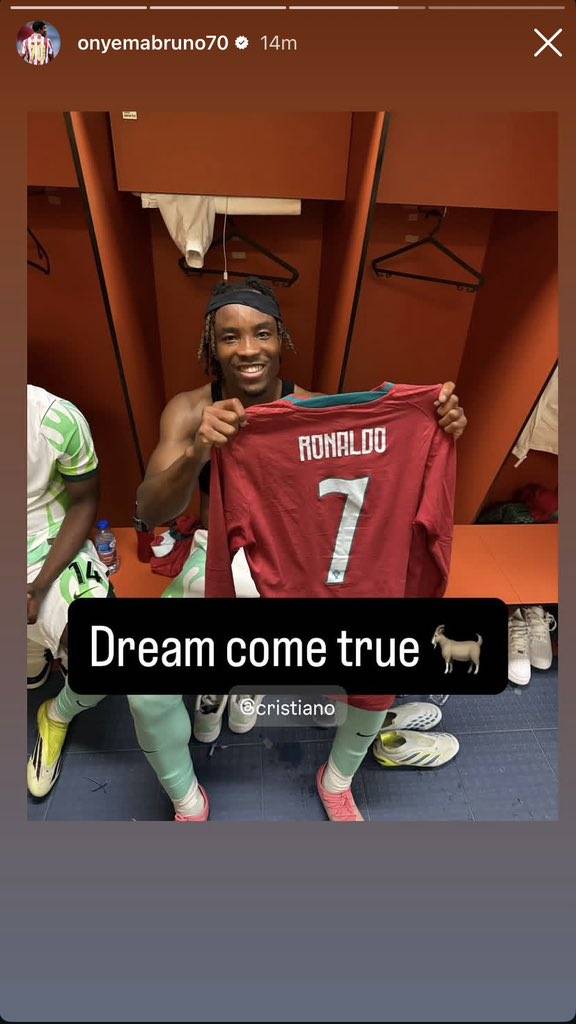 ๐ฆ
๐ณ๐ฌ Super Eagles defender, Bruno Onyemaechi collected the jersey of his idol, Cristiano Ronaldo, af...
