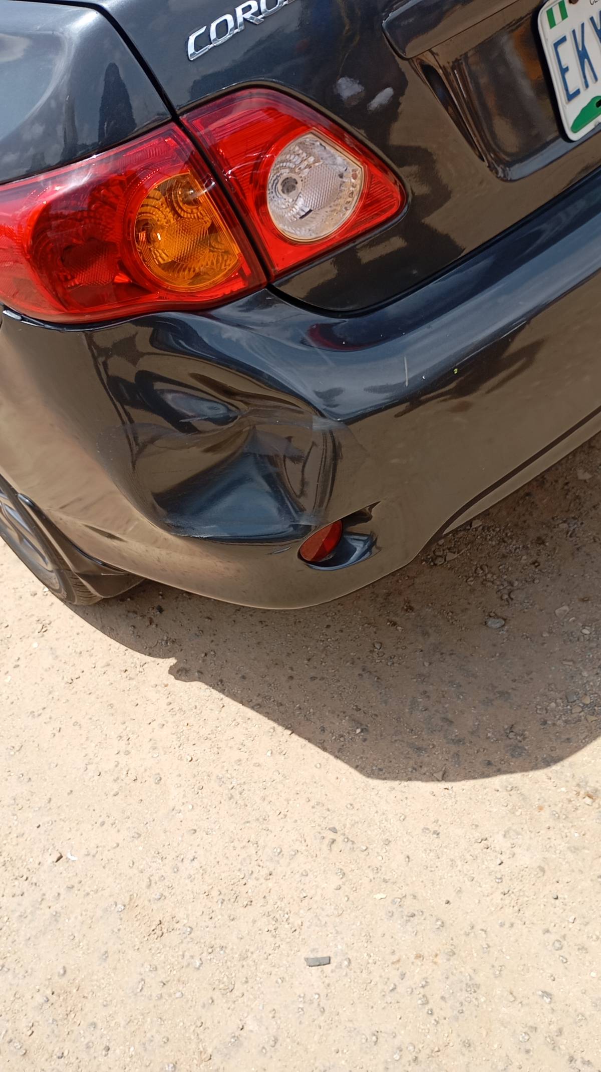 This was what a police patrol van did to my vehicle yesterday at the traffic light at Gudu junction....