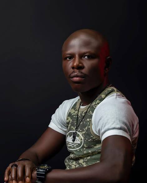 The Oyo State Police Command has arrested and detained singer Rolex Dee following allegations of def...