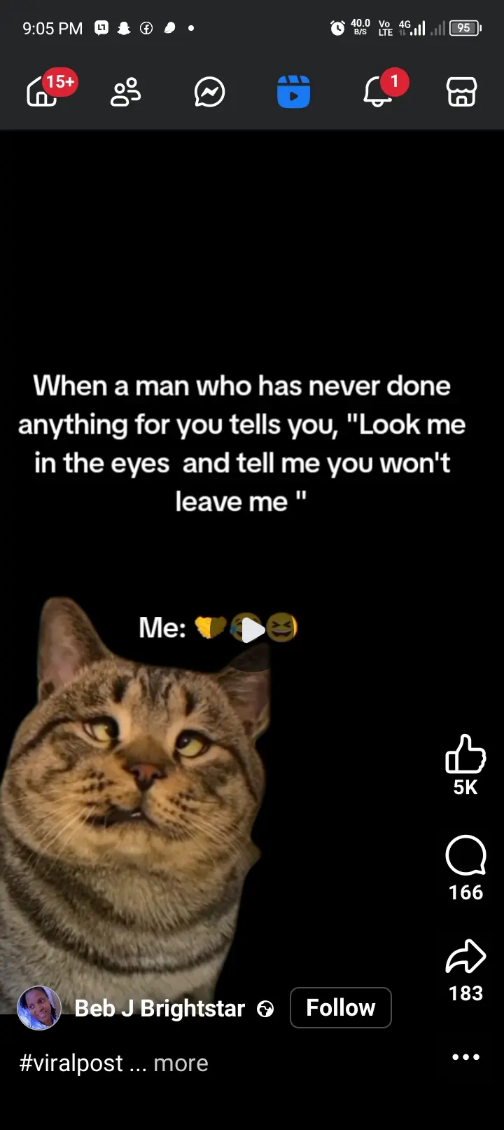 E reach to look the man well😂