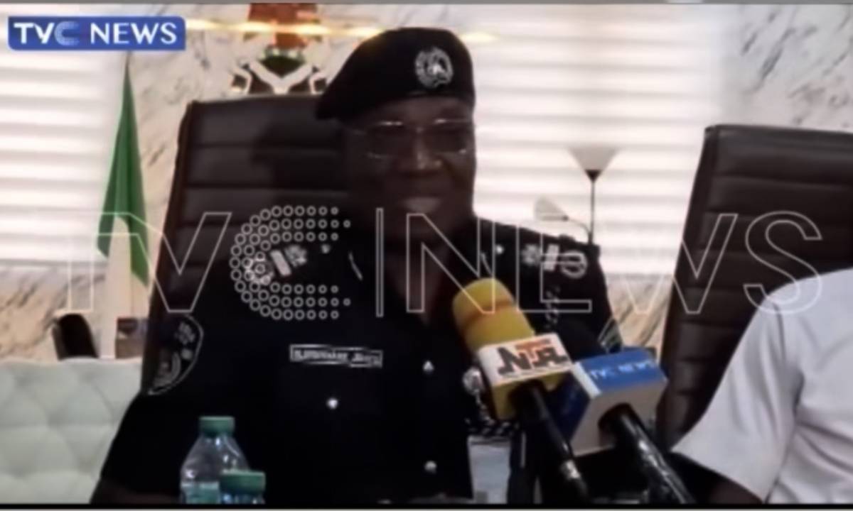 verydarkblackman AIG MOSHOOD JIMOH instead of going on TVC to throw subs at me and try to water down...