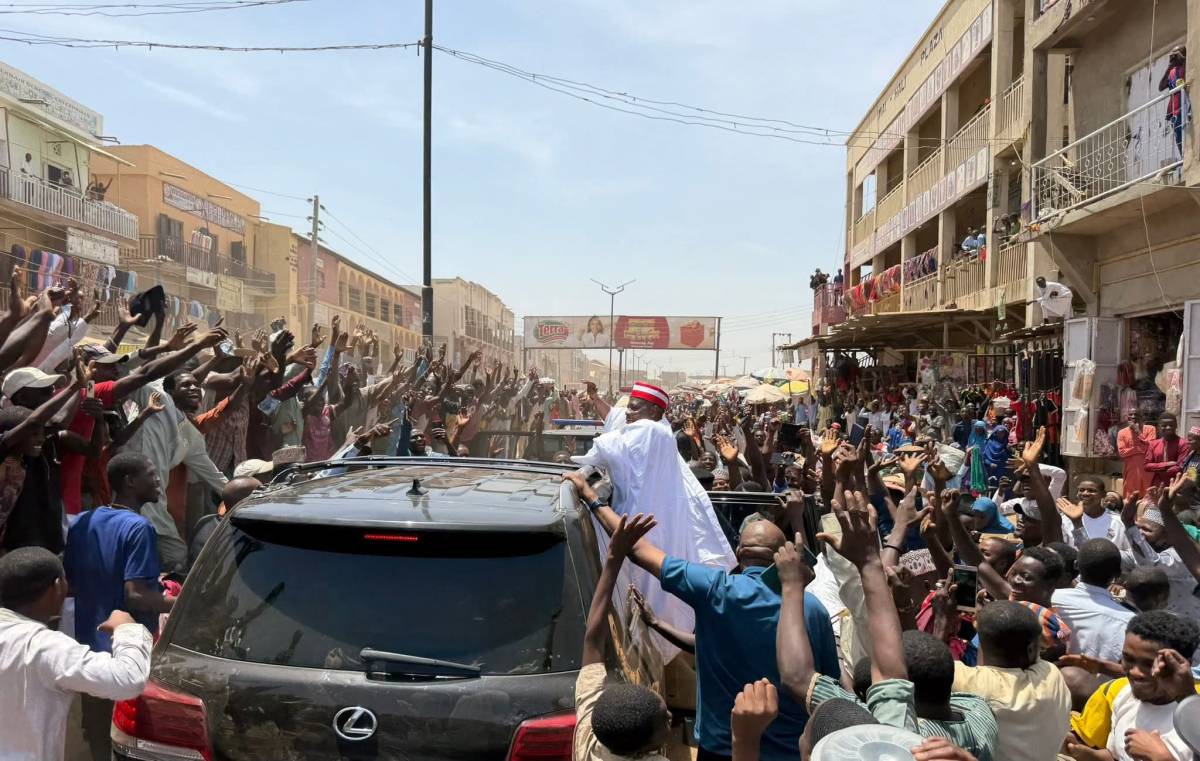 Senator Rabiu Musa Kwankwanso today on his way to Jummat Mosque in Kano.
