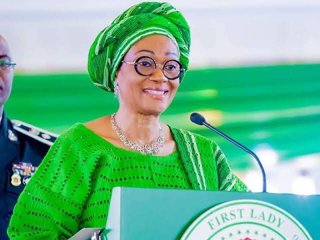 First Lady Remi Tinubu begins distribution of rice and N1.2bn palliative.