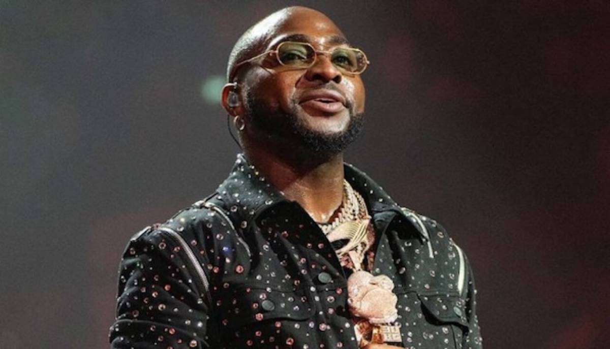 Nigerian superstar Davido says aviation fuel scarcity forced changes to his schedule, and blamed “wa...
