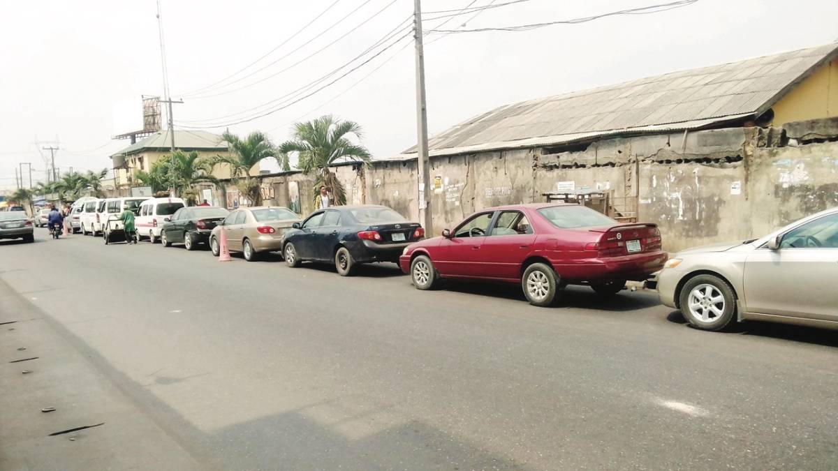Lagos State Government announces plan to charge motorists for roadside parking