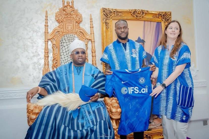 Chelsea FC delegation and Nigerian footballer Victor Moses meet Oba Elegushi in Lagos