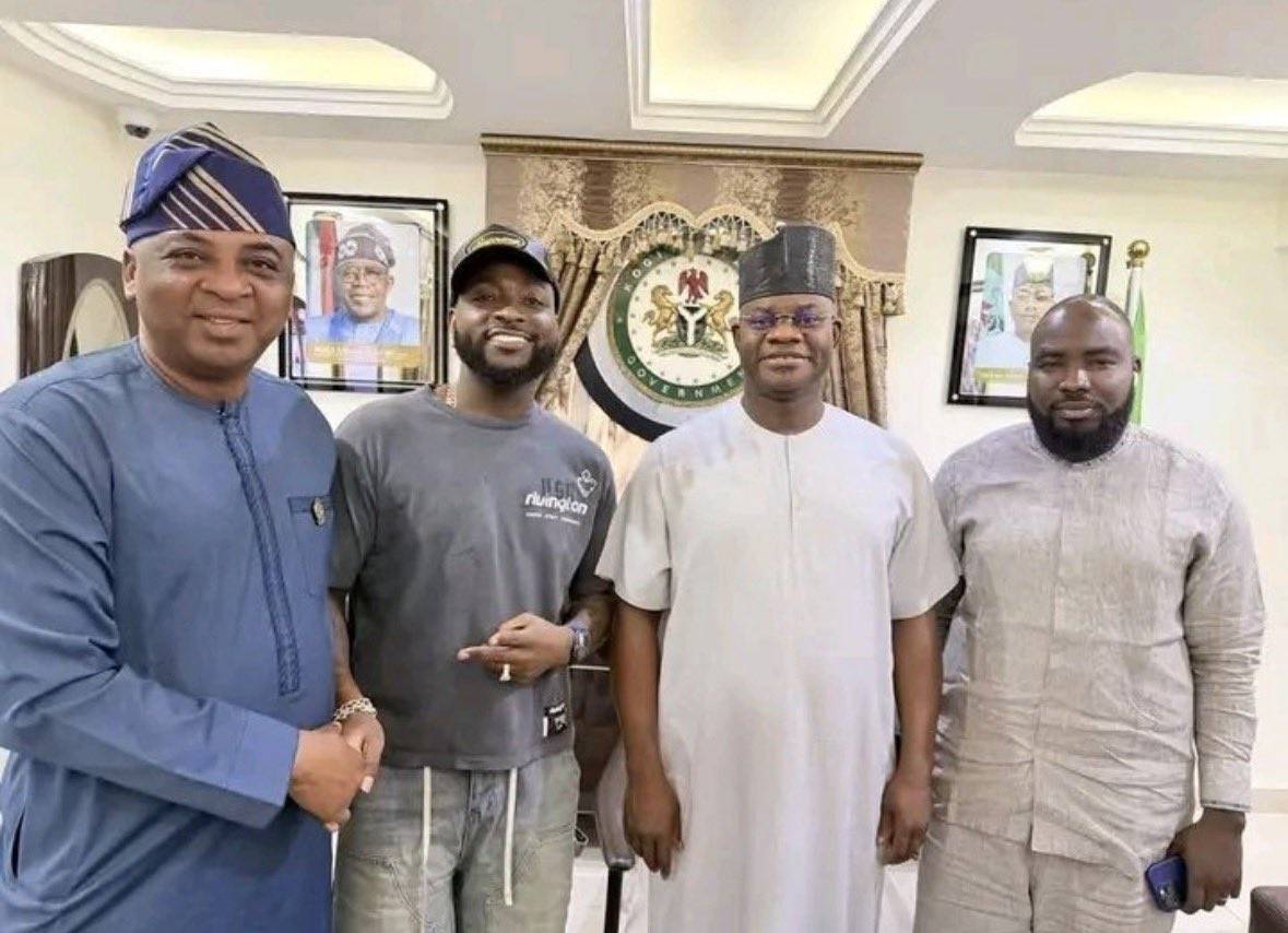 Davido spotted on a picture with Yahaya Bello and other politicians