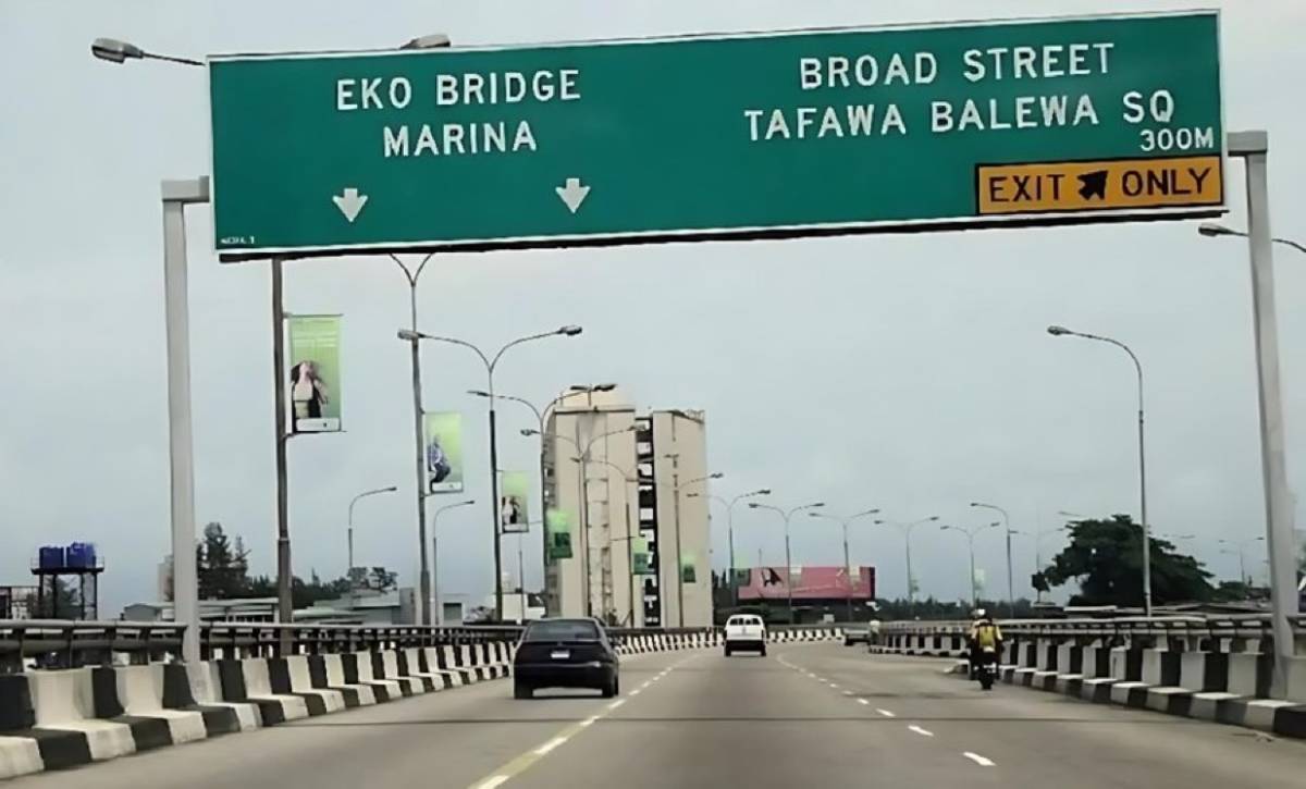 The Federal Government has suspended the planned closure of the Eko Bridge in Lagos State. Minister...