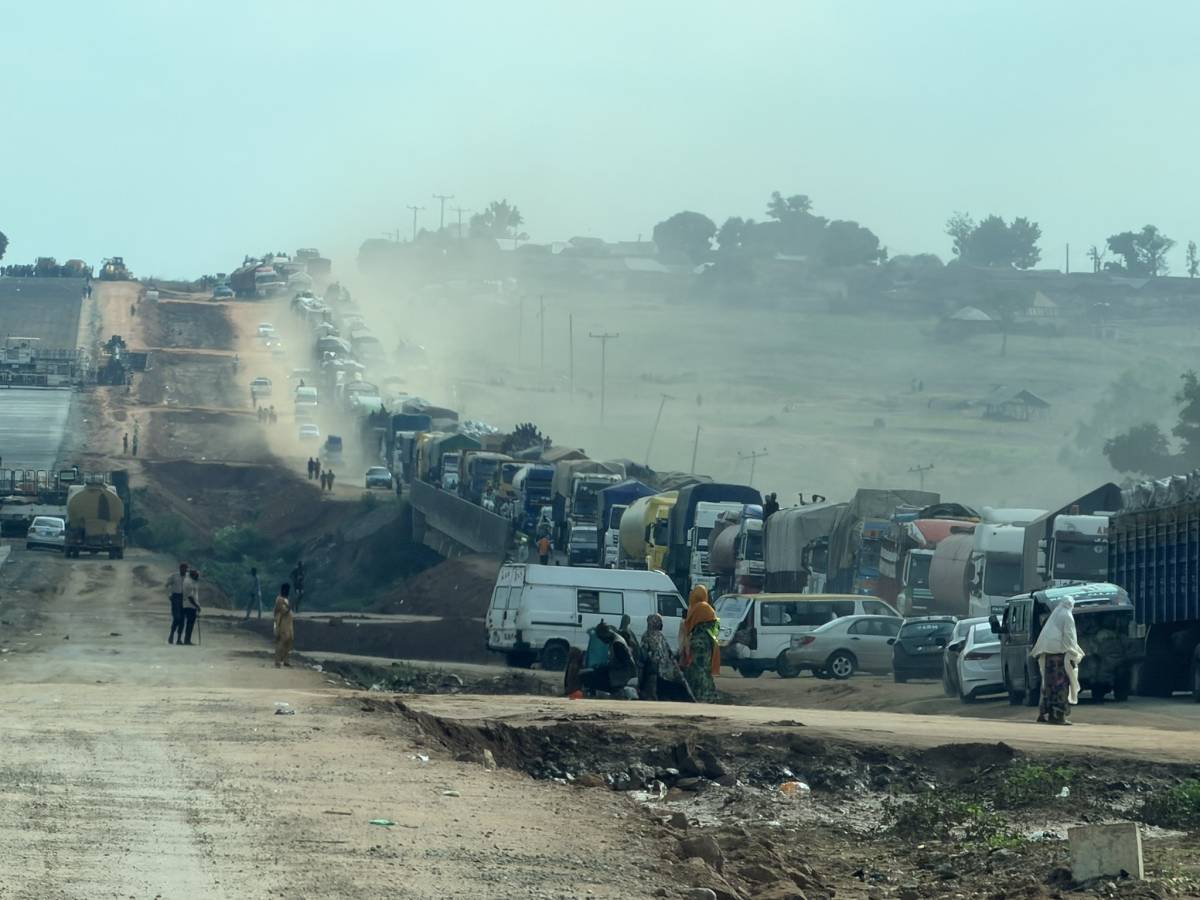 Gridlock along Abuja Kaduna Road, travelers stuck on the road