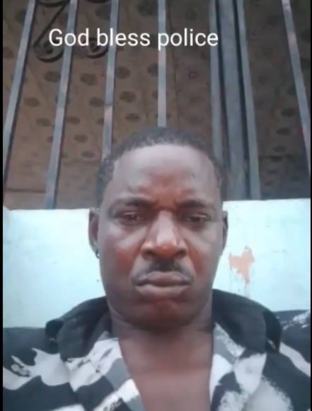 Nigeria Police Force has arrested the officer who threatened to kill anyone that ๐ธ him on duty