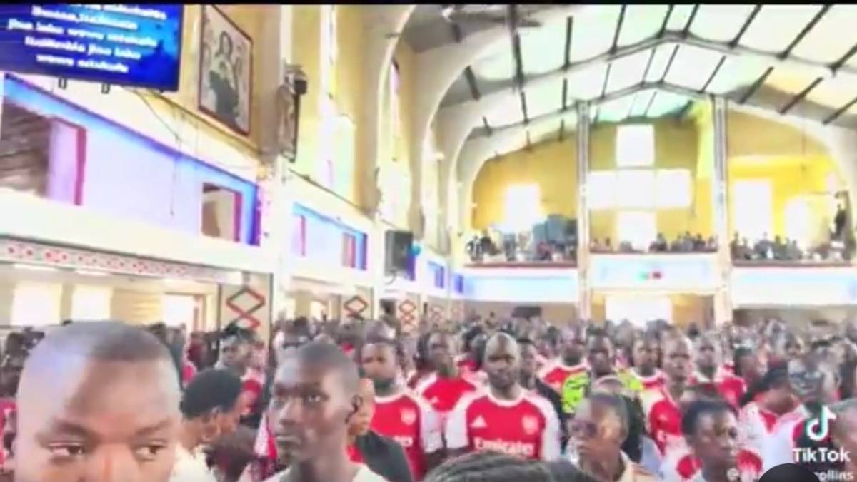 Arsenal fans did thanks Giving today at a church in Nigeria 🇳🇬